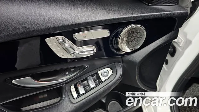 Mercedes-Benz C-Class 2019 — фото 17