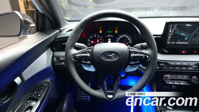 Hyundai Veloster 2021 — фото 13