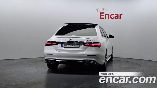 Mercedes-Benz E-Class 2022 — фото 4