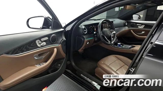Mercedes-Benz E-Class 2022 — фото 10