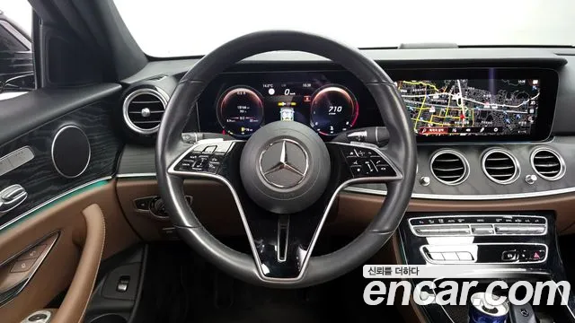 Mercedes-Benz E-Class 2022 — фото 13