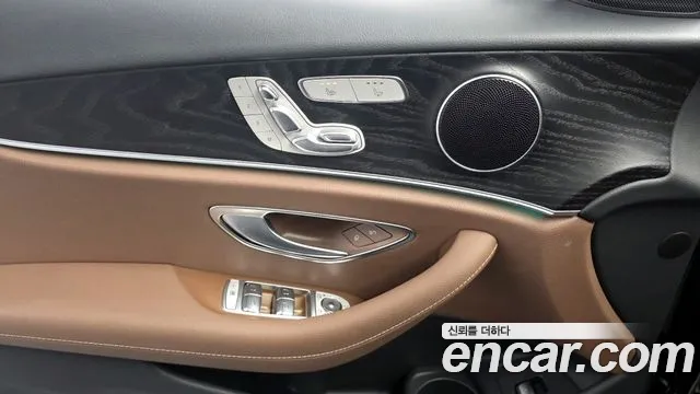 Mercedes-Benz E-Class 2022 — фото 19