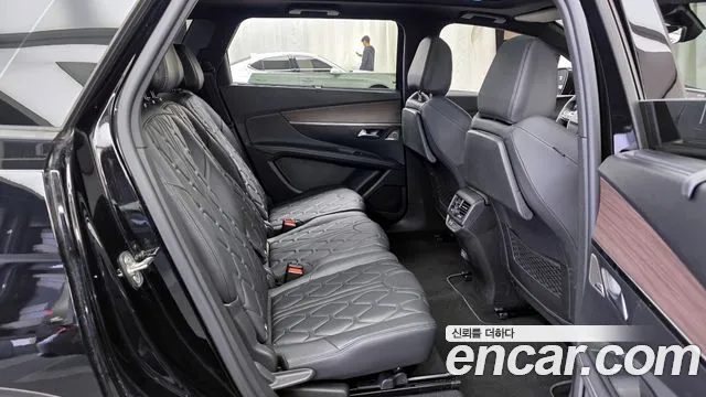 Peugeot 5008 2024 — фото 12