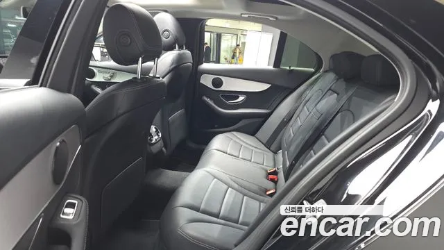 Mercedes-Benz C-Class 2020 — фото 11