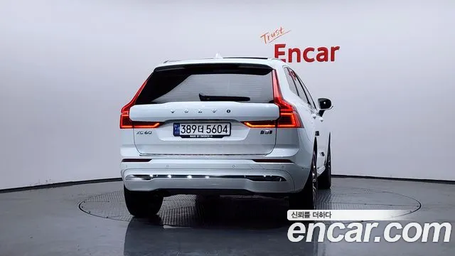 Volvo XC60 2023 — фото 4