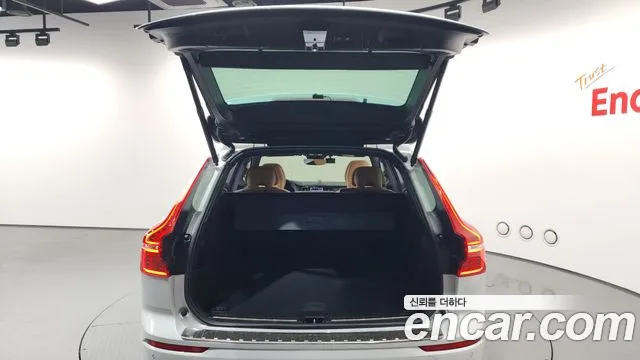 Volvo XC60 2023 — фото 20