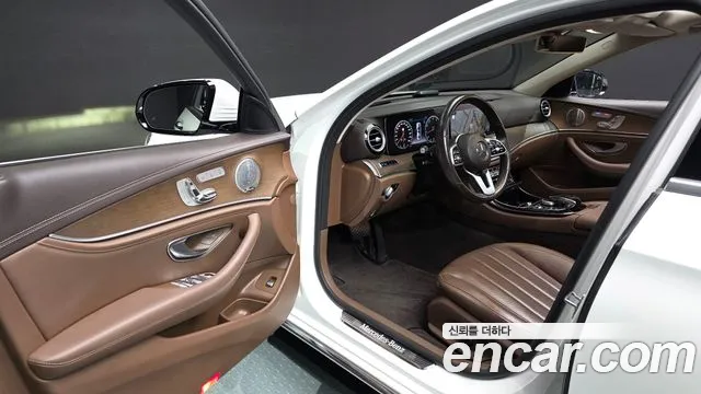 Mercedes-Benz E-Class 2019 — фото 11