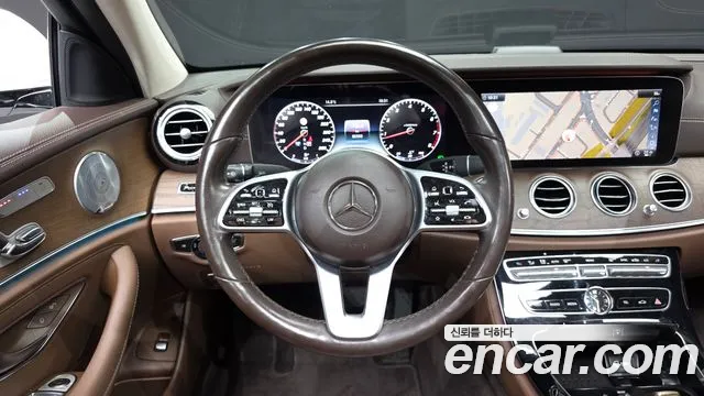 Mercedes-Benz E-Class 2019 — фото 13
