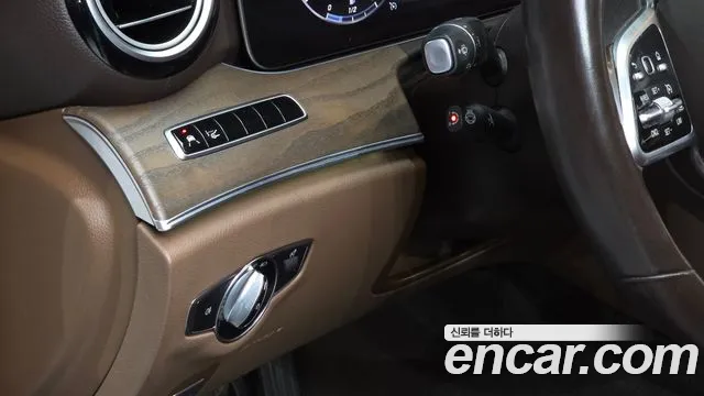 Mercedes-Benz E-Class 2019 — фото 16