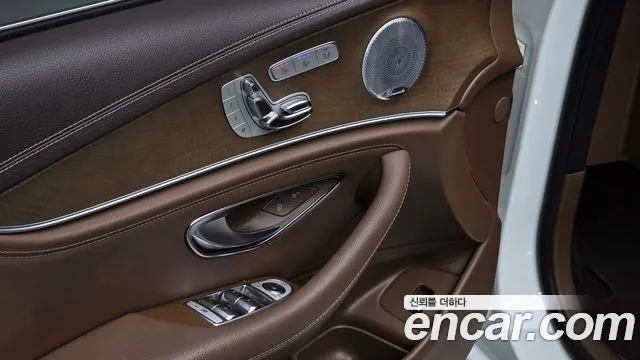 Mercedes-Benz E-Class 2019 — фото 17