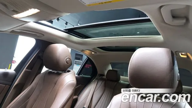 Mercedes-Benz E-Class 2019 — фото 20