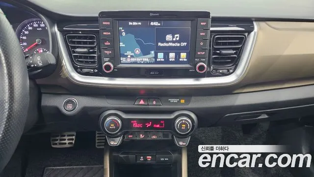 Kia Stonic 2018 — фото 16