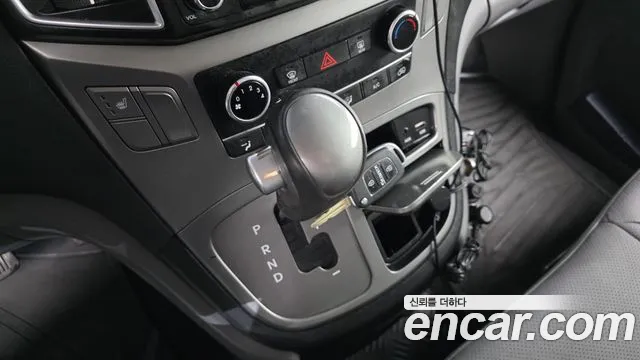 Hyundai Starex 2019 — фото 9