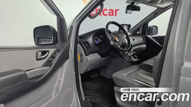 Hyundai Starex 2019 — фото 10