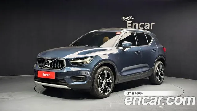 Volvo XC40 2021 — фото 1