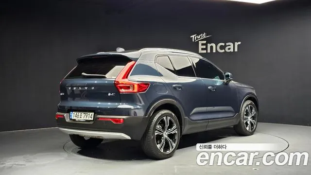Volvo XC40 2021 — фото 2