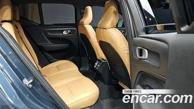 Volvo XC40 2021 — фото 11