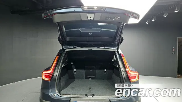 Volvo XC40 2021 — фото 20