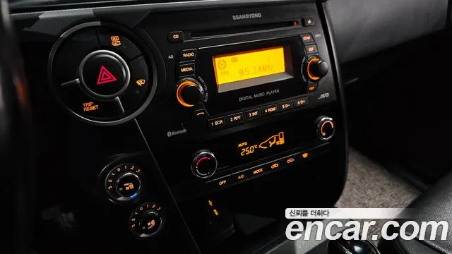 KG_Mobility_Ssangyong KORANDO 2017 — фото 15