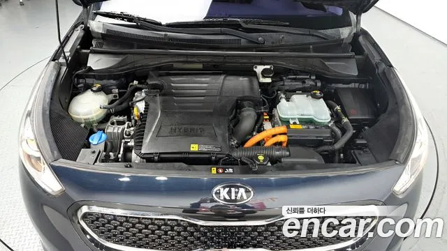 Kia Niro 2018 — фото 6