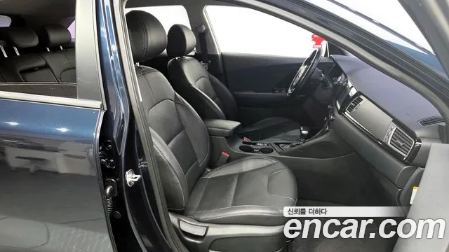 Kia Niro 2018 — фото 11