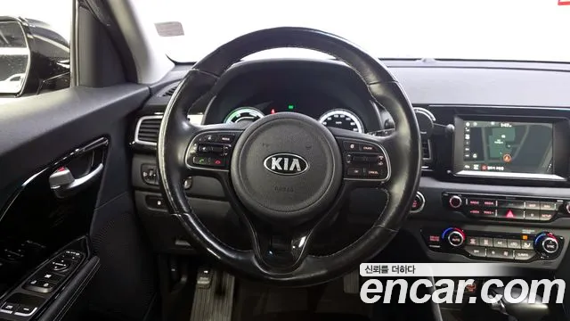 Kia Niro 2018 — фото 13