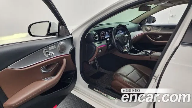 Mercedes-Benz E-Class 2017 — фото 10