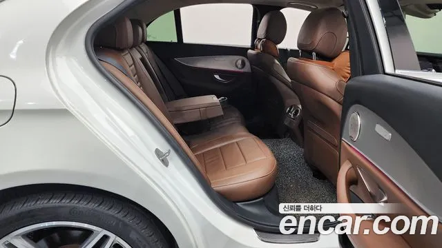 Mercedes-Benz E-Class 2017 — фото 12