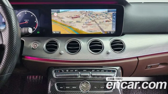 Mercedes-Benz E-Class 2017 — фото 15