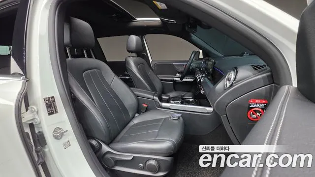 Mercedes-Benz GLB-Class 2022 — фото 10