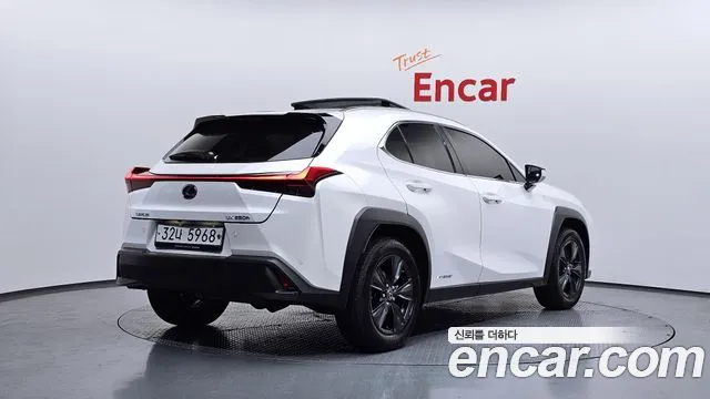 Lexus UX 2019 — фото 2