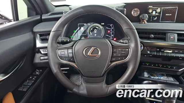 Lexus UX 2019 — фото 13