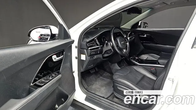 Kia Niro 2022 — фото 11