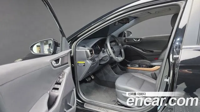 Hyundai Ioniq 2017 — фото 11