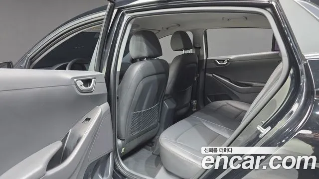 Hyundai Ioniq 2017 — фото 18