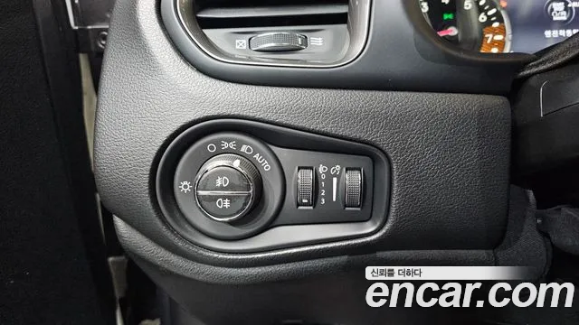 Jeep Renegade 2019 — фото 17