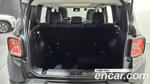 Jeep Renegade 2019 — фото 20