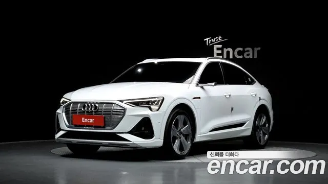 Audi e-tron 2021 — фото 1