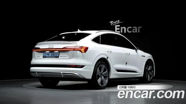 Audi e-tron 2021 — фото 2
