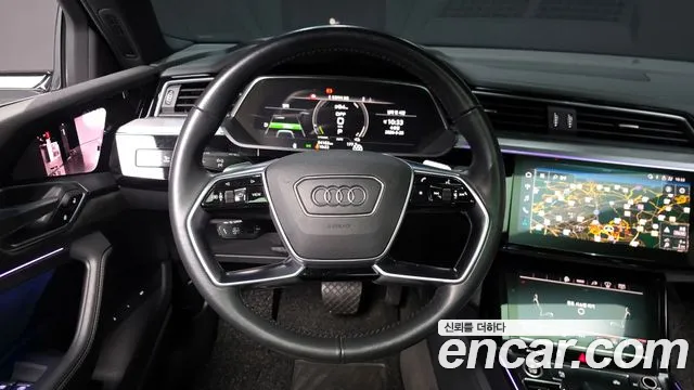 Audi e-tron 2021 — фото 13