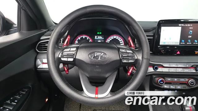 Hyundai Veloster 2018 — фото 13