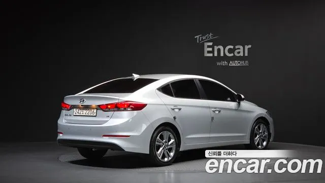 Hyundai AVANTE 2018 — фото 2