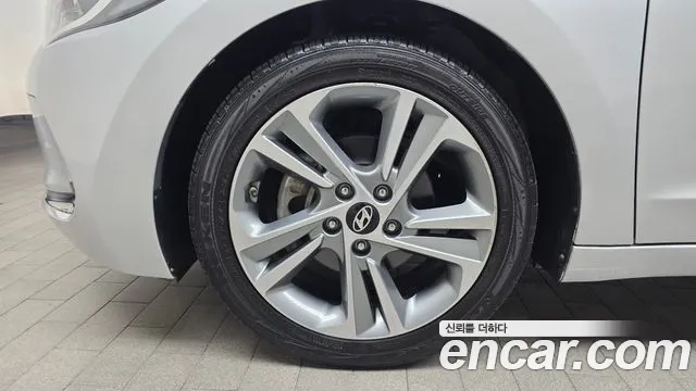 Hyundai AVANTE 2018 — фото 5