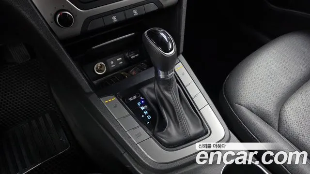 Hyundai AVANTE 2018 — фото 9
