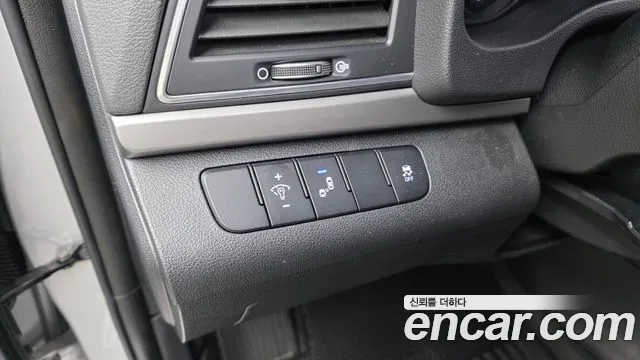 Hyundai AVANTE 2018 — фото 15
