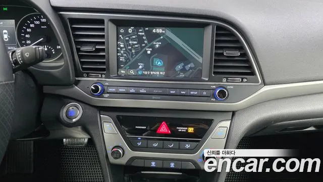Hyundai AVANTE 2018 — фото 16