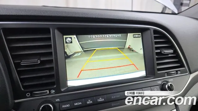 Hyundai AVANTE 2018 — фото 17