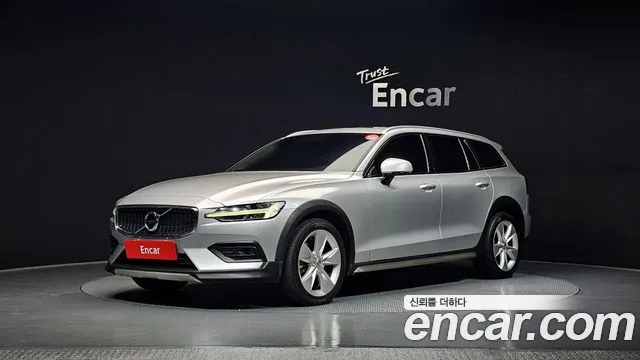 Volvo V60 2020 — фото 1