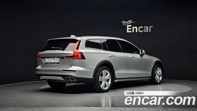 Volvo V60 2020 — фото 2
