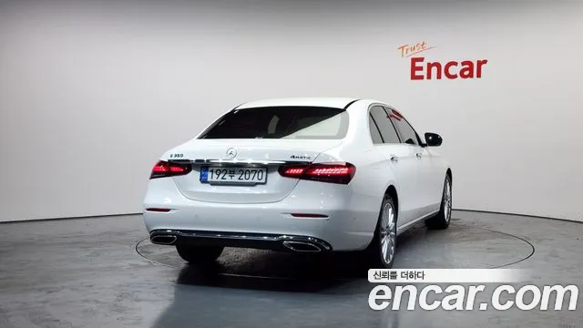 Mercedes-Benz E-Class 2022 — фото 4